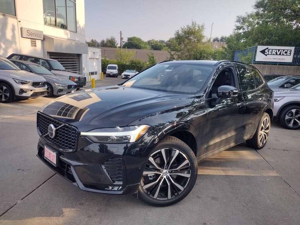 2025 Volvo XC60 B5 Plus Dark Theme AWD
