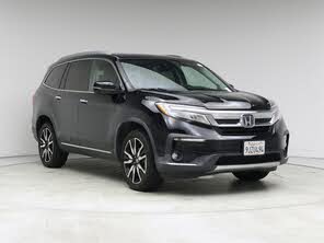 Honda Pilot Touring AWD with Rear Captains Chairs