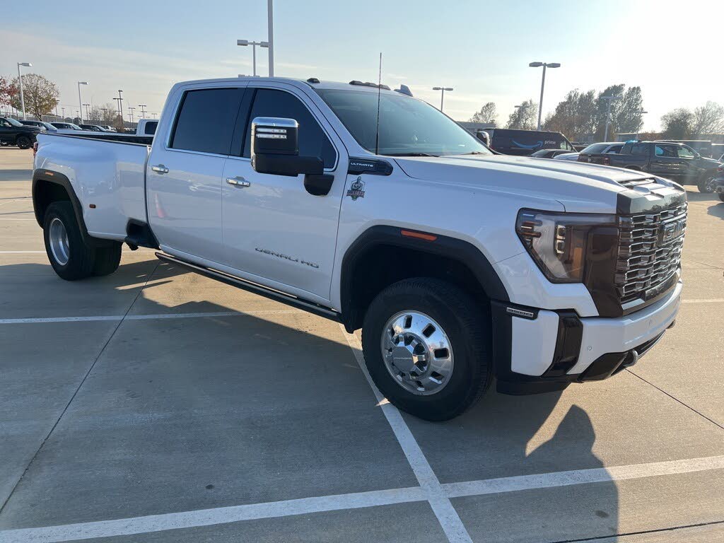 2025 GMC Sierra 3500HD Denali Ultimate Crew Cab 4WD