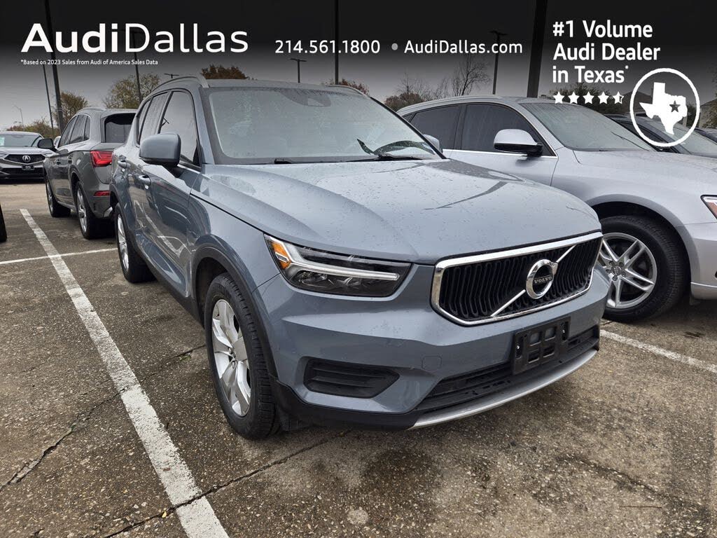 2022 Volvo XC40 T4 Momentum FWD