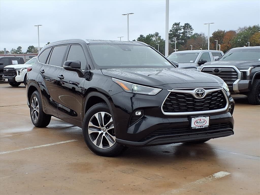 2023 Toyota Highlander XLE FWD