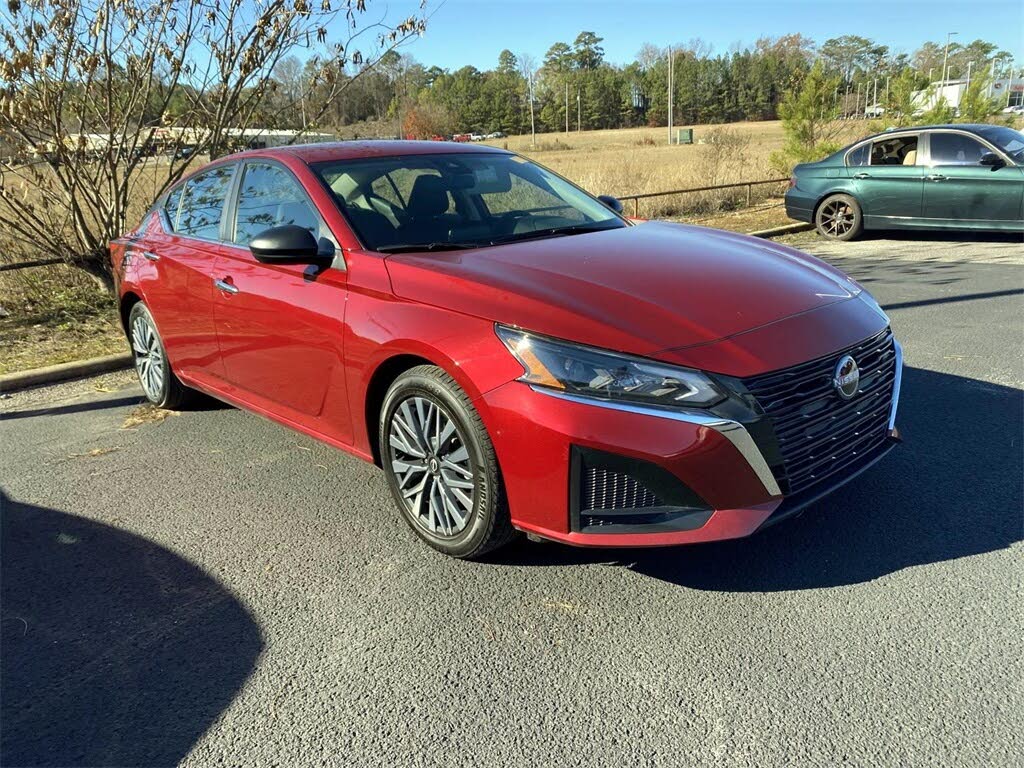 2024 Nissan Altima 2.5 SV FWD