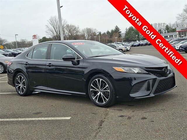 2019 Toyota Camry SE FWD