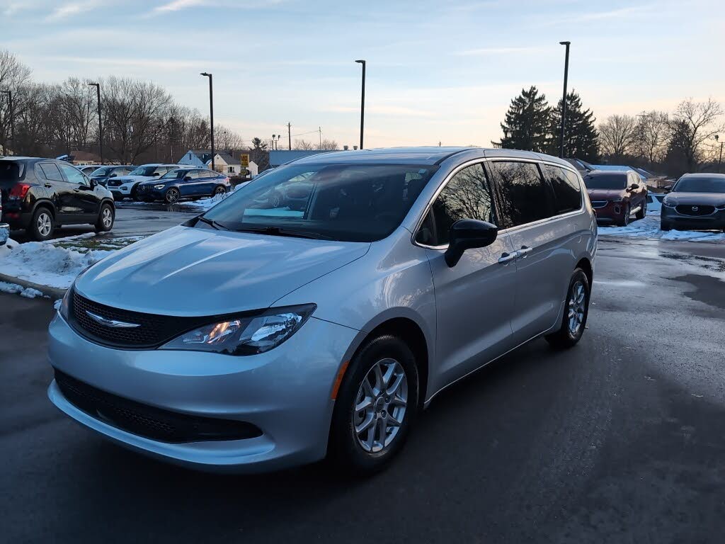 2024 Chrysler Voyager LX FWD