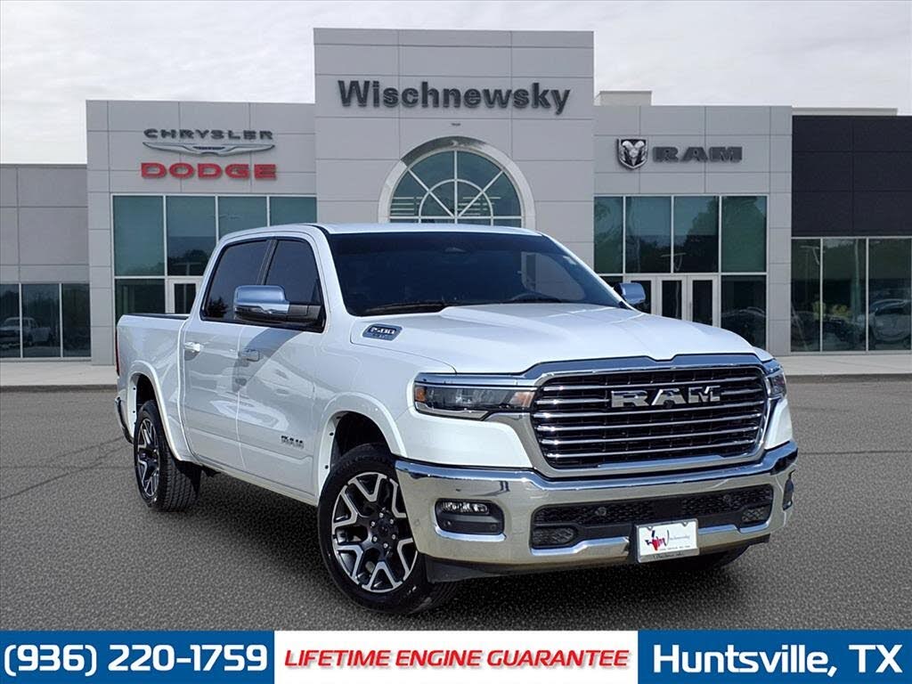 2025 RAM 1500 Laramie Crew Cab 4WD