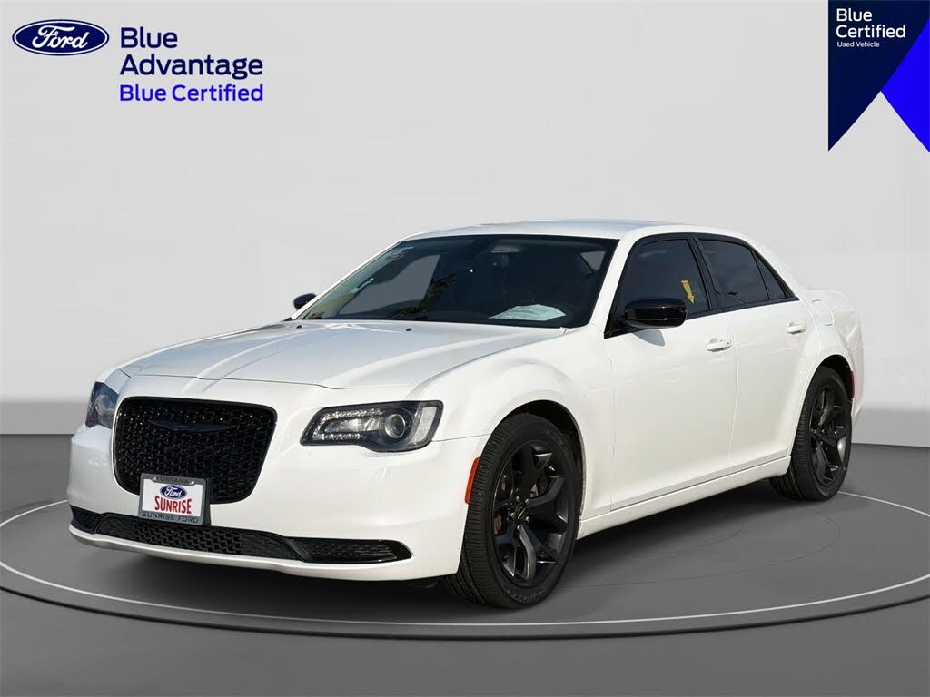 2022 Chrysler 300 Touring RWD