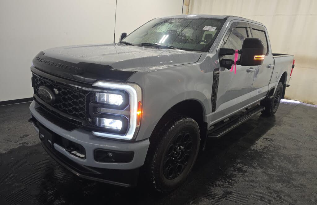 2025 Ford F-250 Super Duty Lariat Crew Cab 4WD