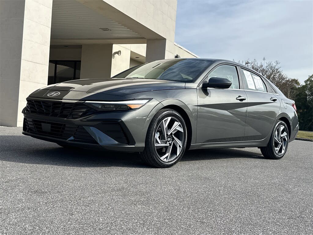2024 Hyundai Elantra SEL FWD
