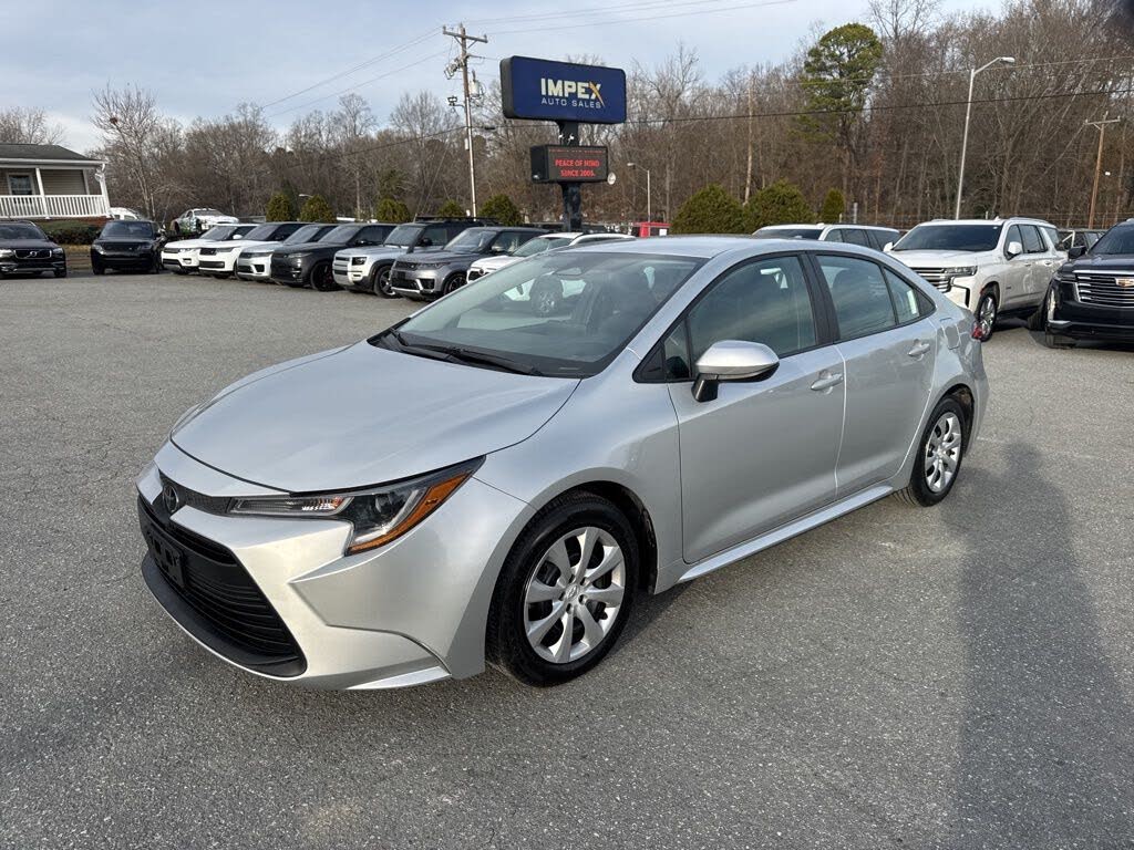 2025 Toyota Corolla LE FWD