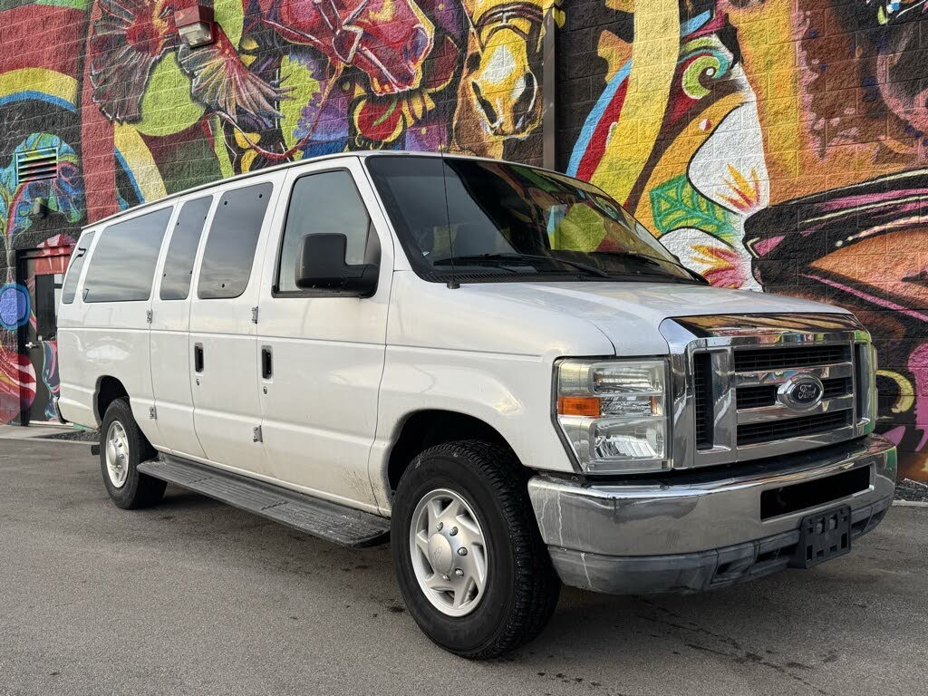 2010 Ford E-Series E-350 XLT Super Duty Extended Passenger Van