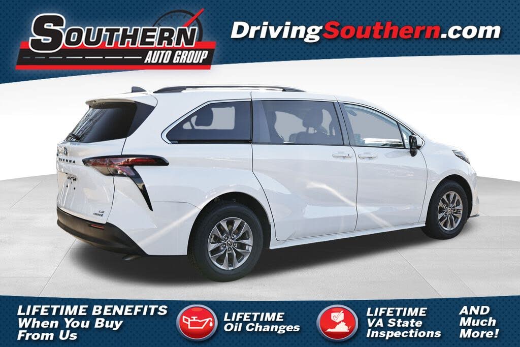 2022 Toyota Sienna LE 8-Passenger FWD