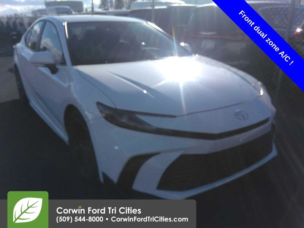 2025 Toyota Camry SE FWD