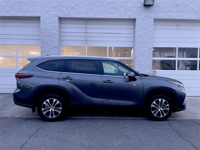 2025 Toyota Highlander XLE AWD