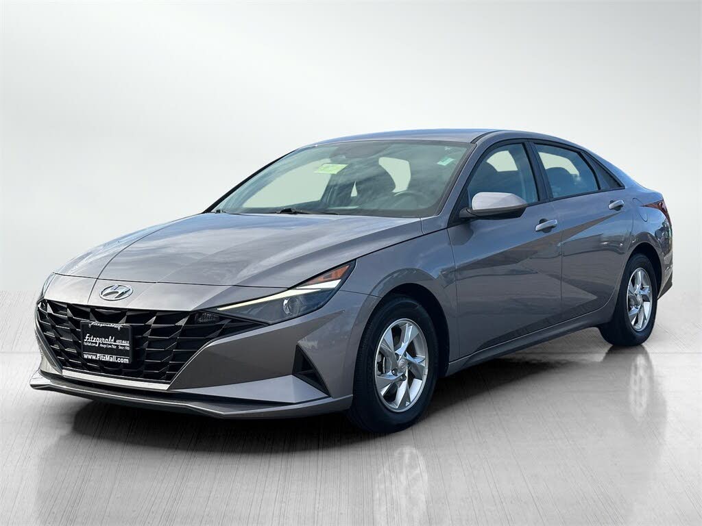 2022 Hyundai Elantra SE FWD