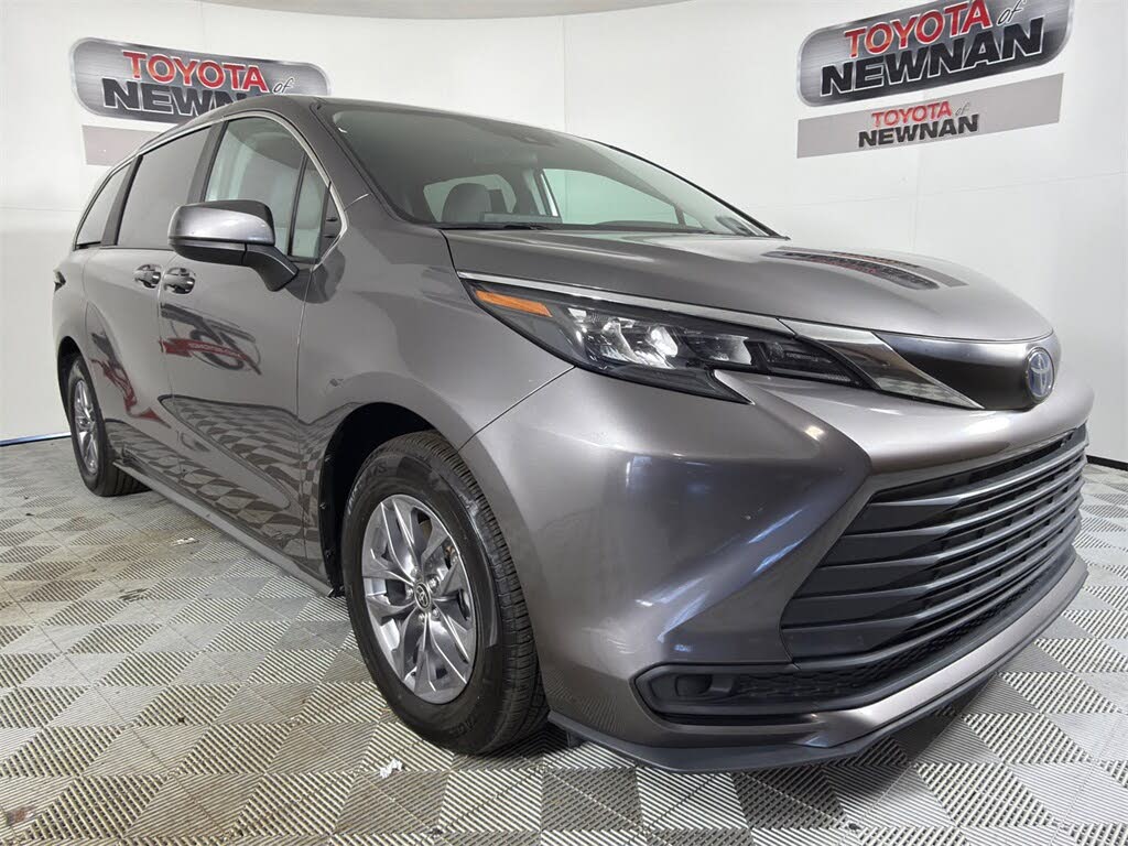 2024 Toyota Sienna LE 8-Passenger FWD