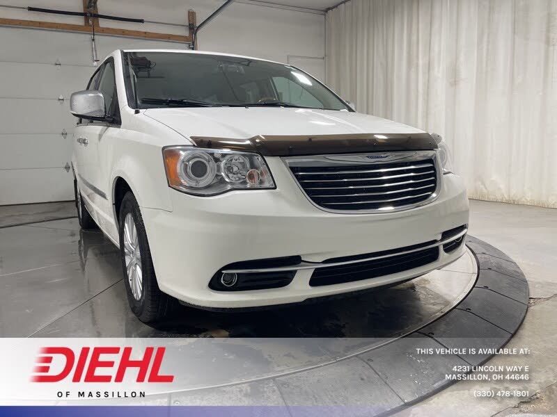 2012 Chrysler Town & Country Limited FWD