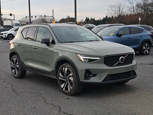 2023 Volvo XC40 B5 Plus Dark Theme AWD