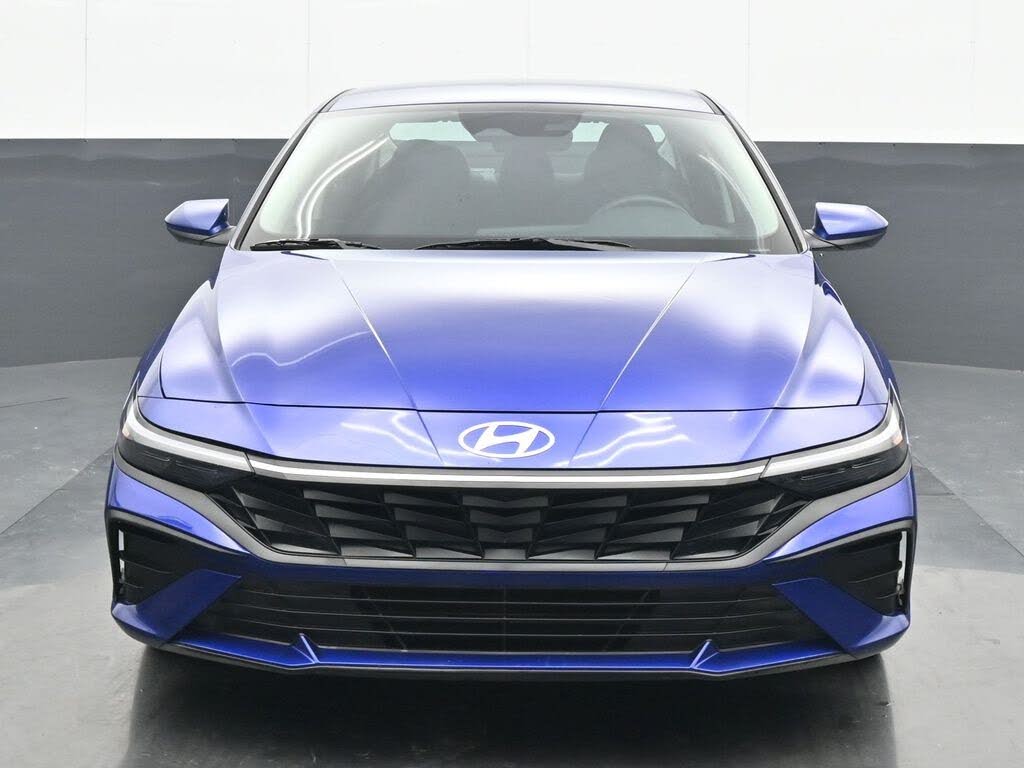 2025 Hyundai Elantra SE FWD