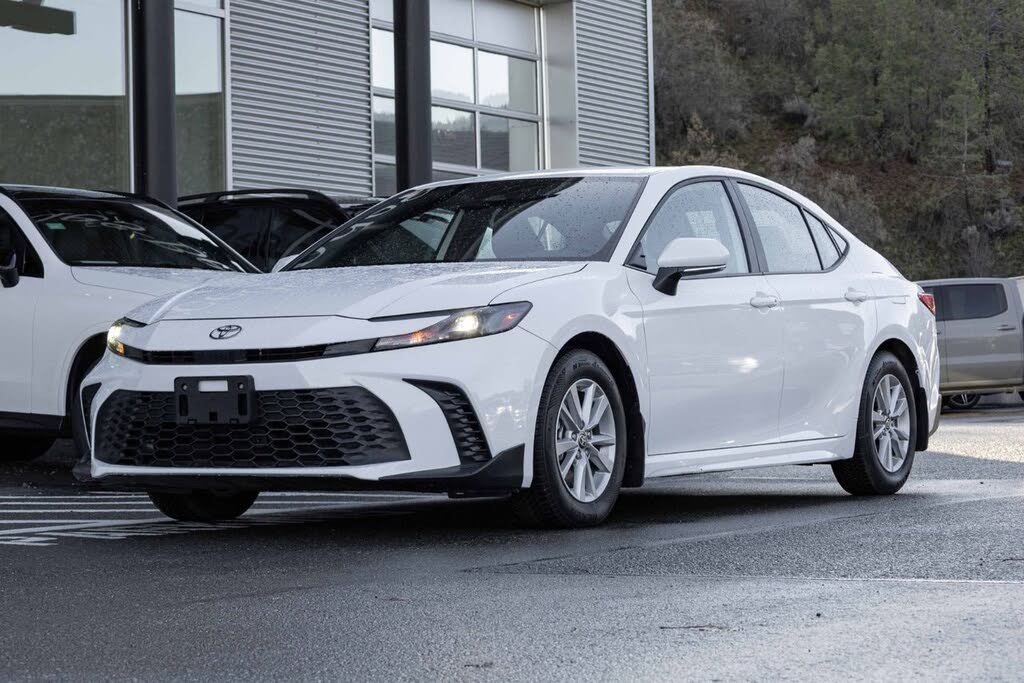2025 Toyota Camry SE FWD