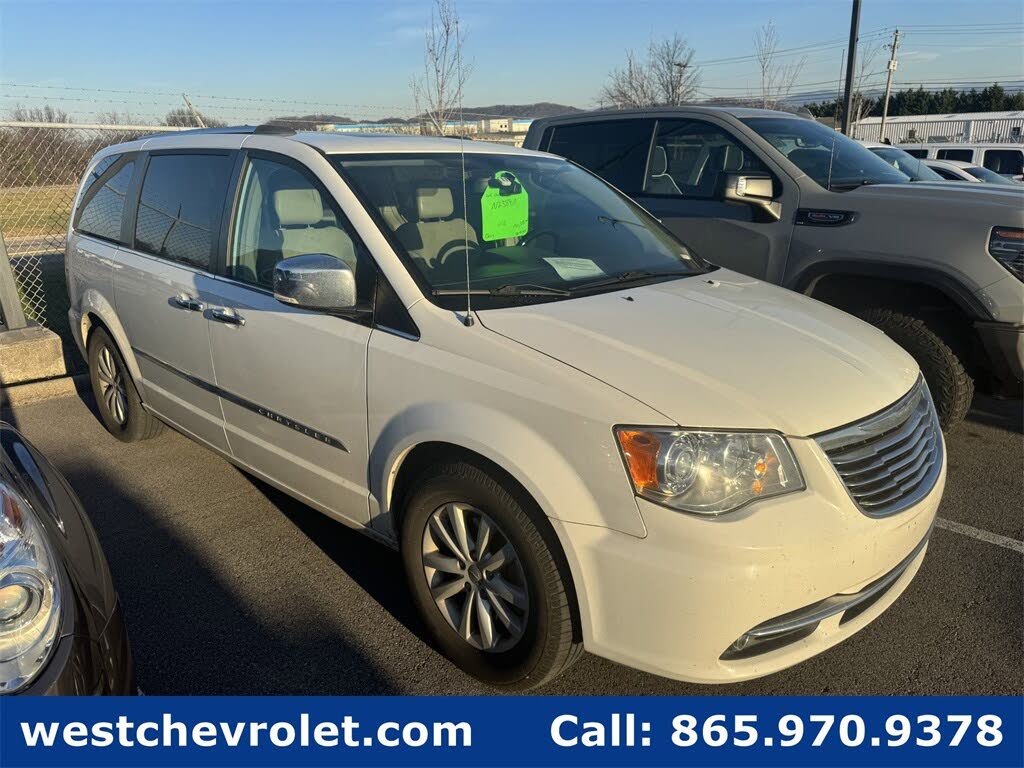 2016 Chrysler Town & Country Limited Platinum FWD