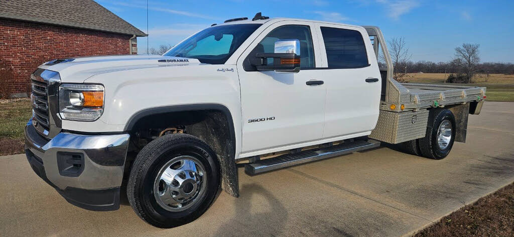 2017 GMC Sierra 3500HD Chassis Crew Cab 4WD