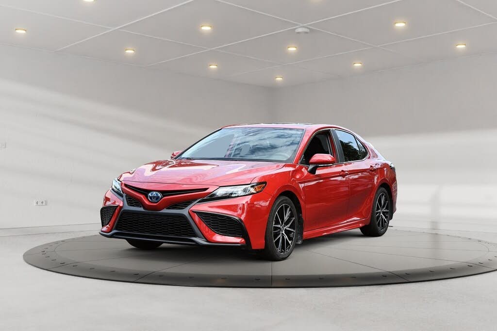 Toyota Camry Hybrid SE FWD 2023