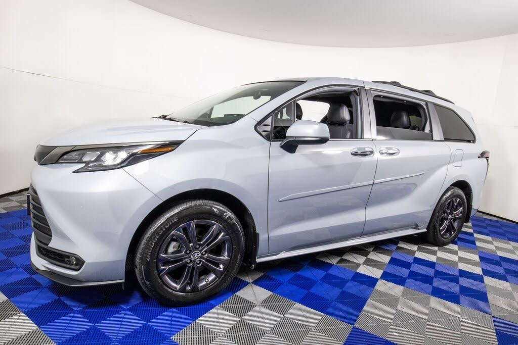 2024 Toyota Sienna Woodland Edition 7-Passenger AWD