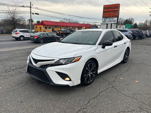 Toyota Camry SE FWD