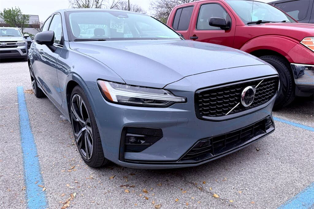 2024 Volvo S60 B5 Plus Dark Theme FWD