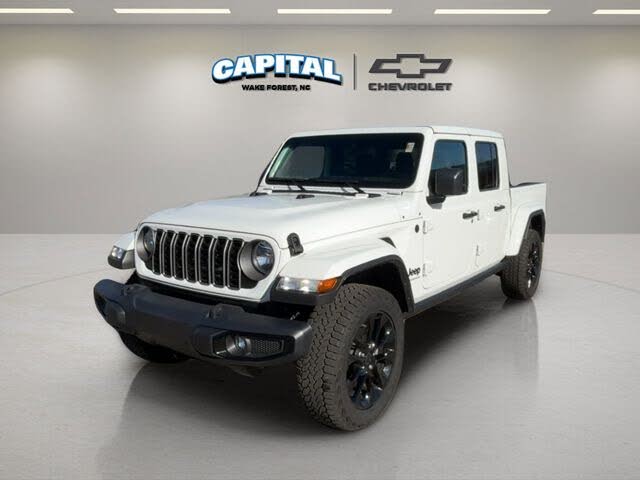 2025 Jeep Gladiator NightHawk Crew Cab 4WD
