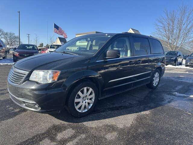 2016 Chrysler Town & Country Touring FWD