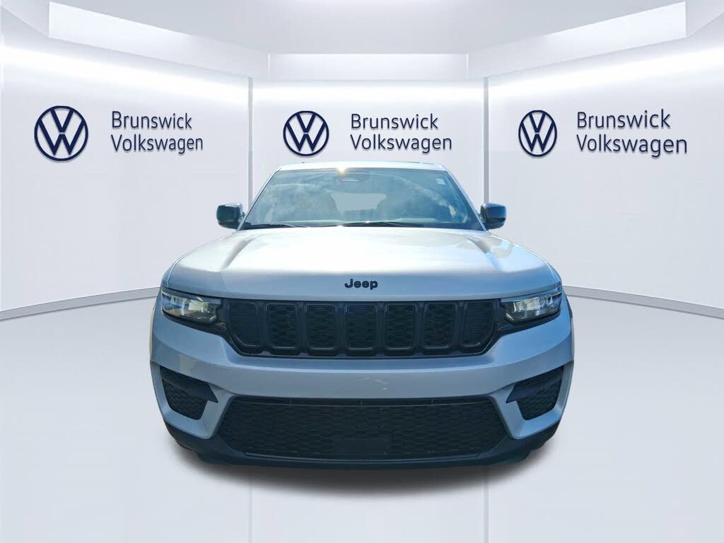 2023 Jeep Grand Cherokee Laredo 4WD