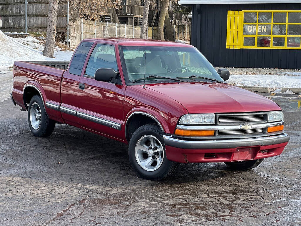 2002 Chevrolet S-10 LS Extended Cab RWD