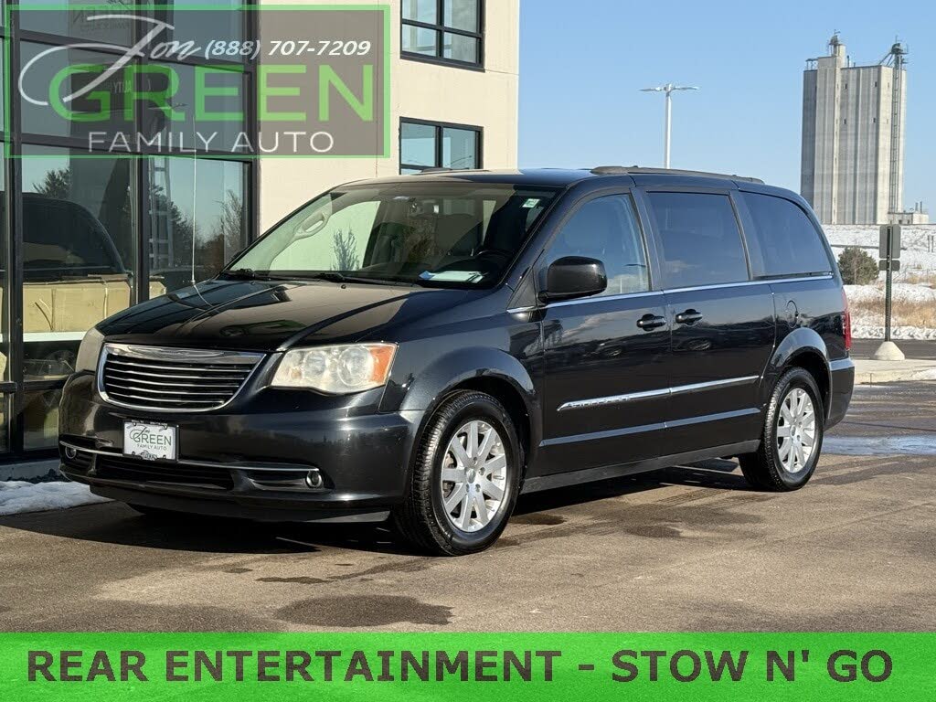 2013 Chrysler Town & Country Touring FWD