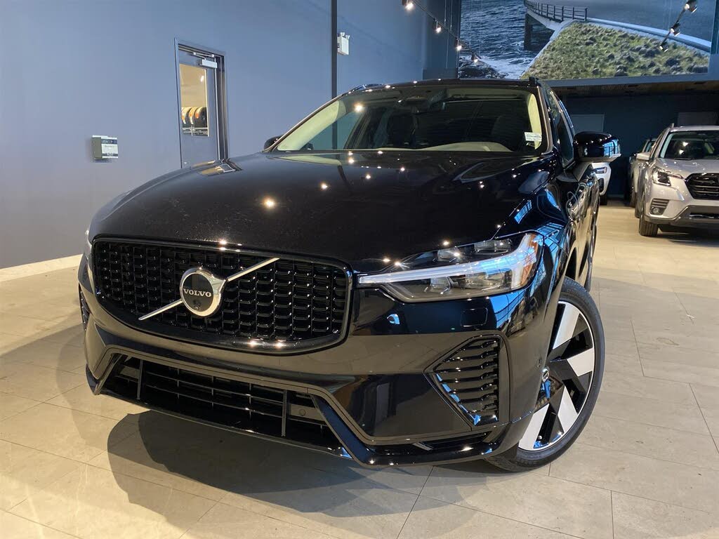 2024 Volvo XC60 Recharge T8 Plus Dark Theme eAWD