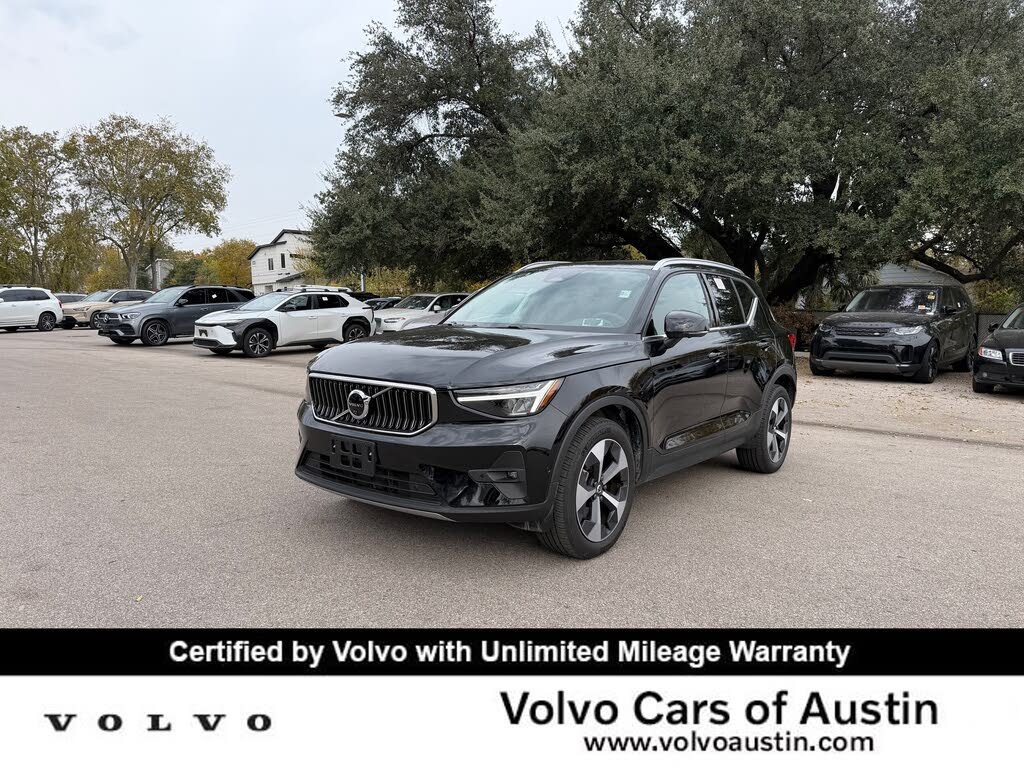 2025 Volvo XC40 B5 Plus Bright Theme AWD