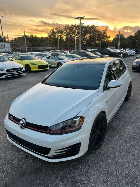 2017 Volkswagen Golf GTI 2.0T SE 4-Door FWD