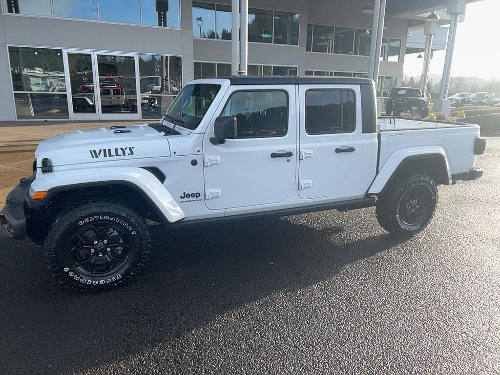 2025 Jeep Gladiator Willys Crew Cab 4WD