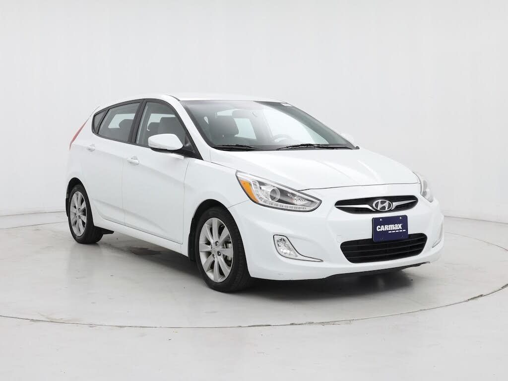 2014 Hyundai Accent SE 4-Door Hatchback FWD