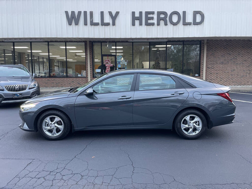 2023 Hyundai Elantra SE FWD