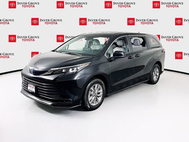 2025 Toyota Sienna LE 8-Passenger FWD