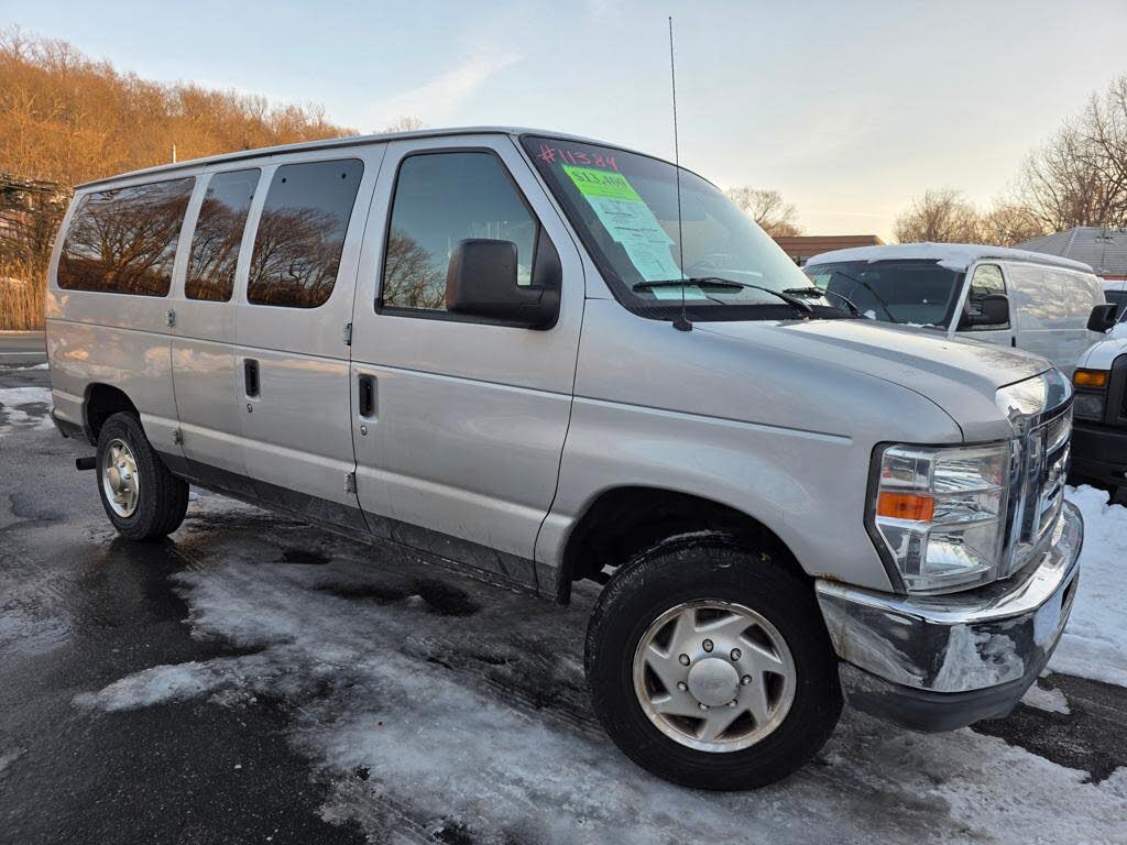 2010 Ford E-Series E-350 XLT Super Duty Passenger Van