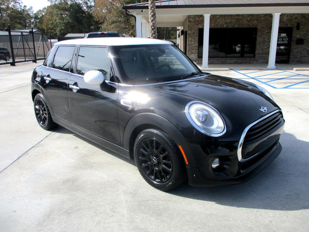 2017 MINI Cooper 4-Door Hatchback FWD