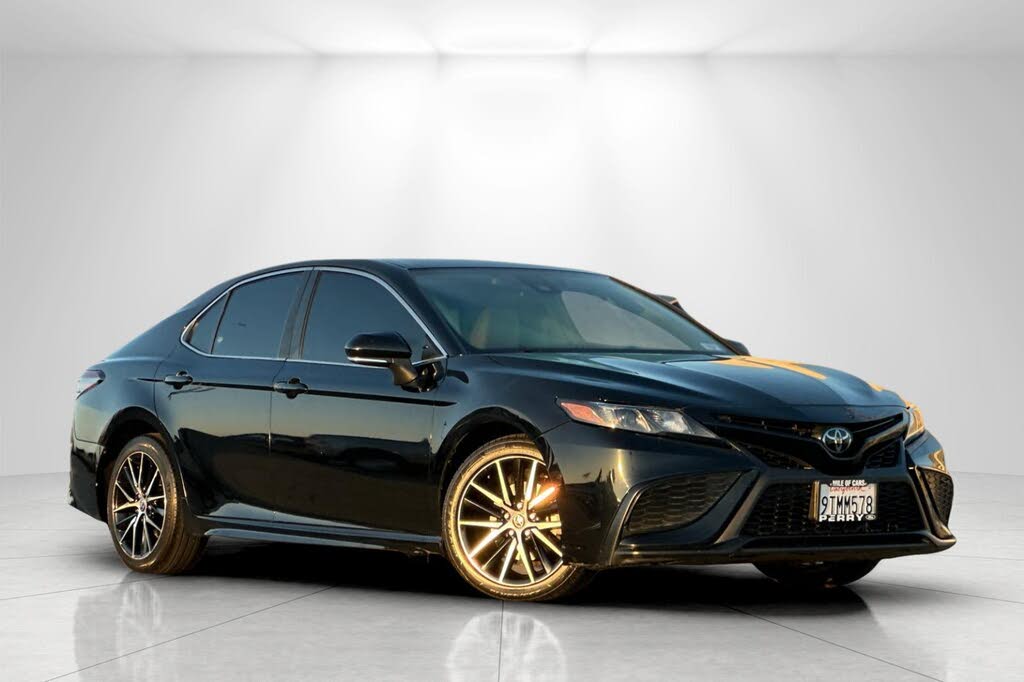 2022 Toyota Camry SE FWD