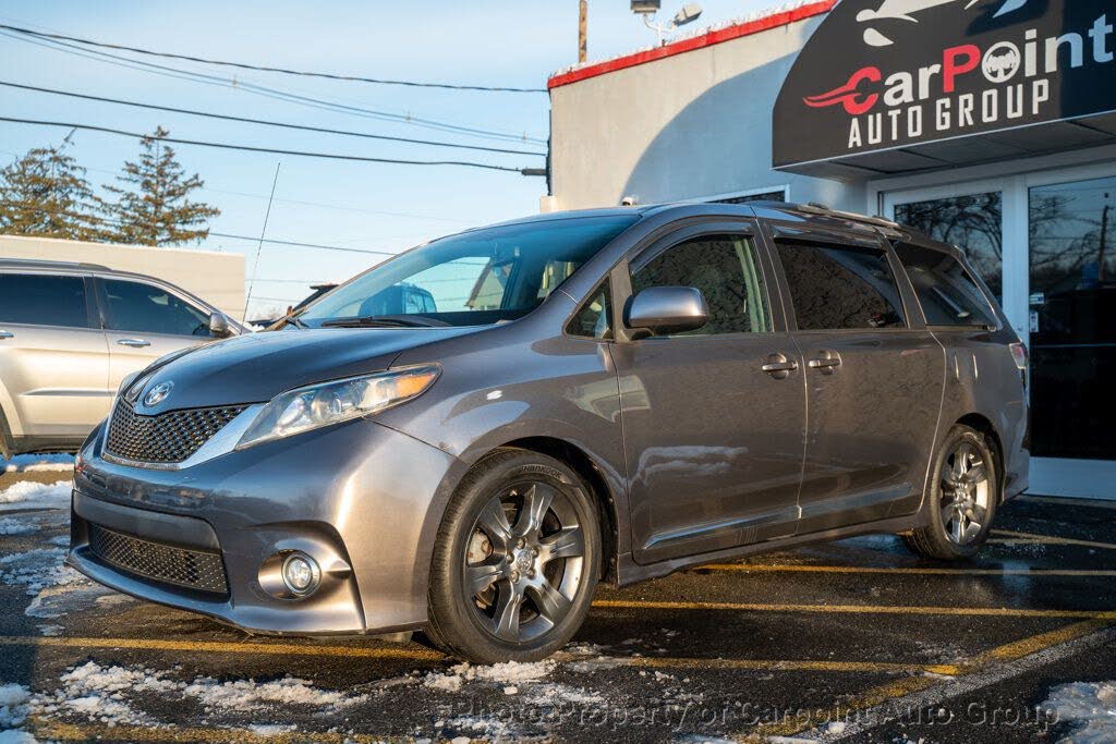 2012 Toyota Sienna SE 8-Passenger