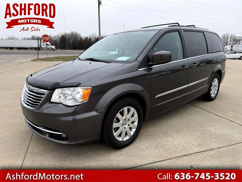 2016 Chrysler Town & Country Touring FWD