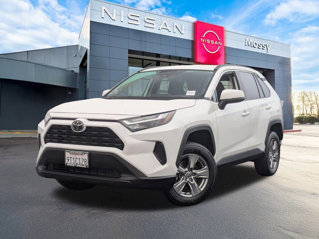 2025 Toyota RAV4 XLE FWD