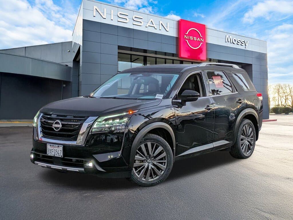 2022 Nissan Pathfinder SL FWD