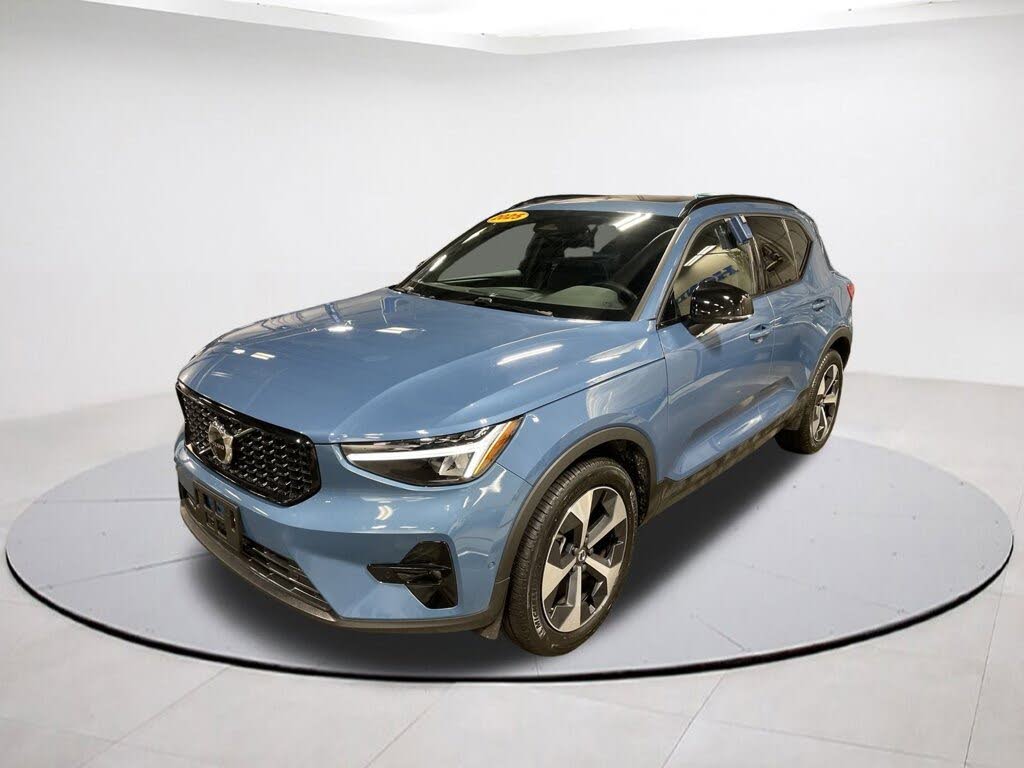 2025 Volvo XC40 B5 Plus Dark Theme AWD