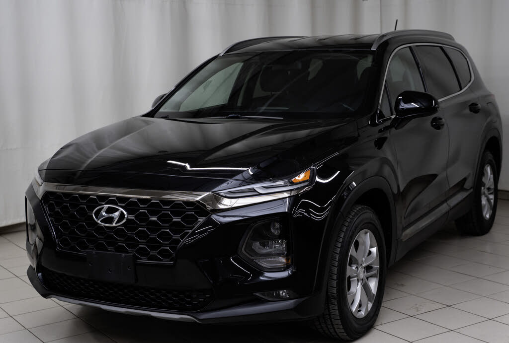 Hyundai Santa Fe 2.4L Essential FWD with SmartSense Package and Dark Chrome Accent 2019